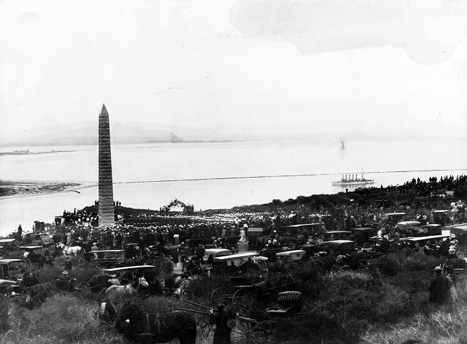 Ceremony dedicating the Bennington monument at Fort Rosecrans, overlooking San Diego harbor, January 7, 1908. The cruiser USS Charleston is visible in the background right. More than 2,500 people attended the dedication. (Naval Heritage and History Command)